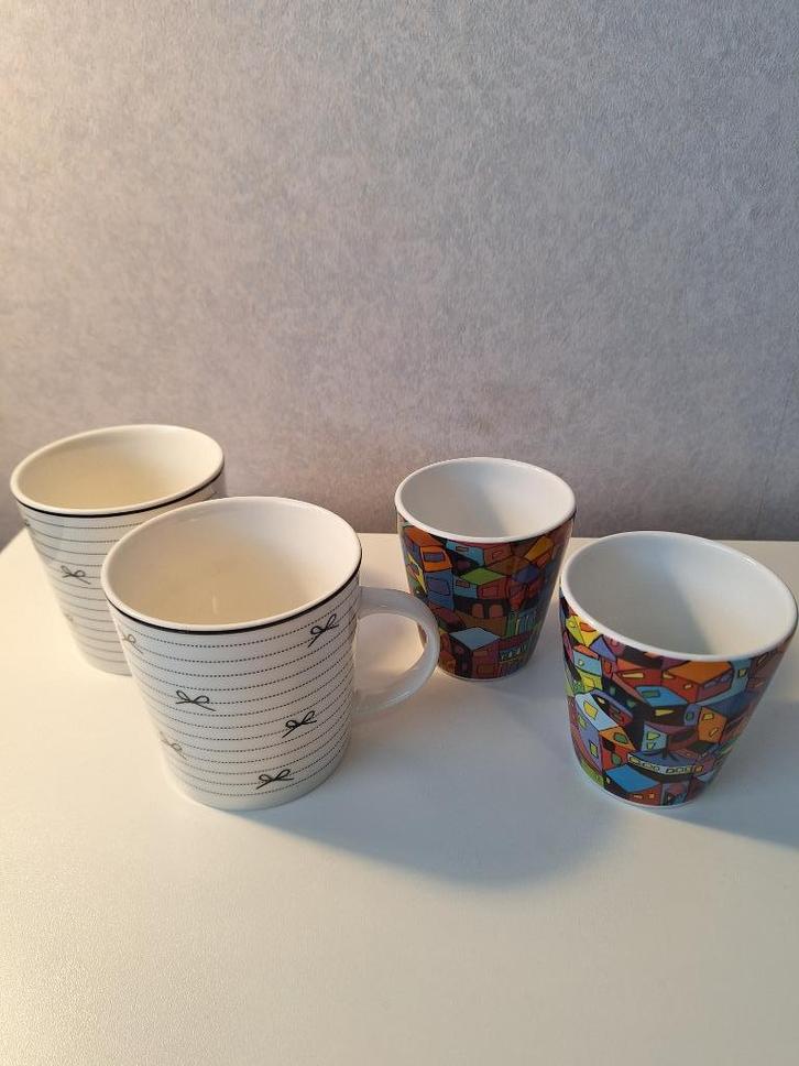 4 Bekers Elle en Evelien, Huis en Inrichting, Keuken | Servies, Zo goed als nieuw, Kop(pen) en/of Schotel(s), Overige stijlen