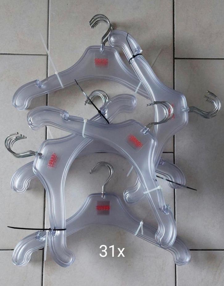 Partij verkopen! Diverse kleding/broeken hangers 60 stuks, Kleding | Dames, Kledinghangers, Zo goed als nieuw, Overige materialen