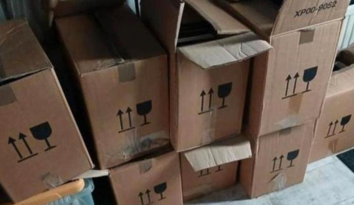 Gevraagd GROTE  PARTIJ auto bus vol POSTZEGELS    LEES, Postzegels en Munten, Postzegels | Volle albums en Verzamelingen, Nederland en Buitenland