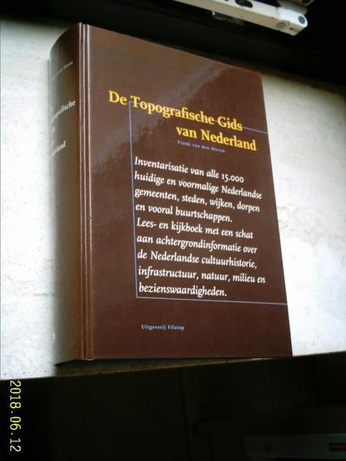 De Topografische Gids van Nederland(Frank van den Hoven)., Boeken, Geschiedenis | Vaderland, Zo goed als nieuw, 20e eeuw of later