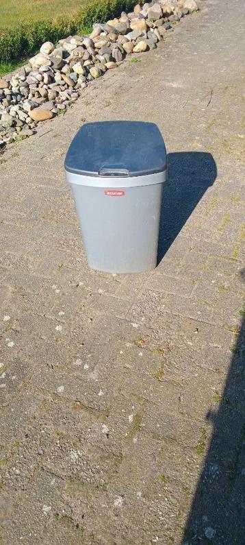 Afvalbak Curver beschikbaar voor biedingen