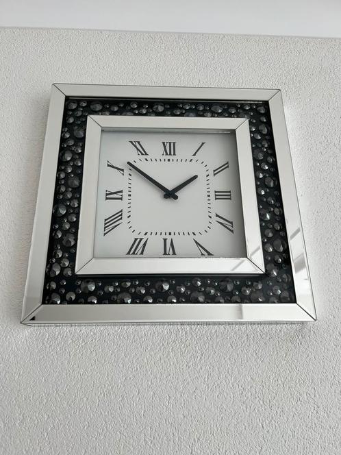 Klok met steentjes, Huis en Inrichting, Woonaccessoires | Klokken, Gebruikt, Ophalen