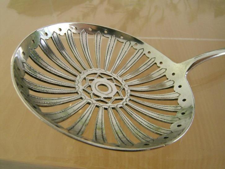 Zilver nat fruit of strooilepel Jugendstil Gerritsen Zeist, Antiek en Kunst, Antiek | Bestek, Ophalen of Verzenden