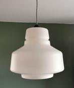 Prachtige vintage hanglamp/schoollamp in zeer goede staat!, Huis en Inrichting, Lampen | Lampenkappen, Ophalen, Gebruikt, Rond