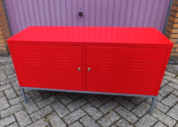 Metalen kastje 118 cm breed en 63 cm hoog., Huis en Inrichting, Kasten | Lockerkasten, Gebruikt, Ophalen