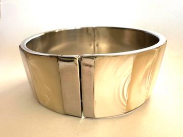 Parelmoer manchet armband beschikbaar voor biedingen