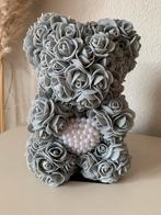 Rozen beertje in muisgrijs met hartje van witte pareltjes, Ophalen of Verzenden, Zo goed als nieuw
