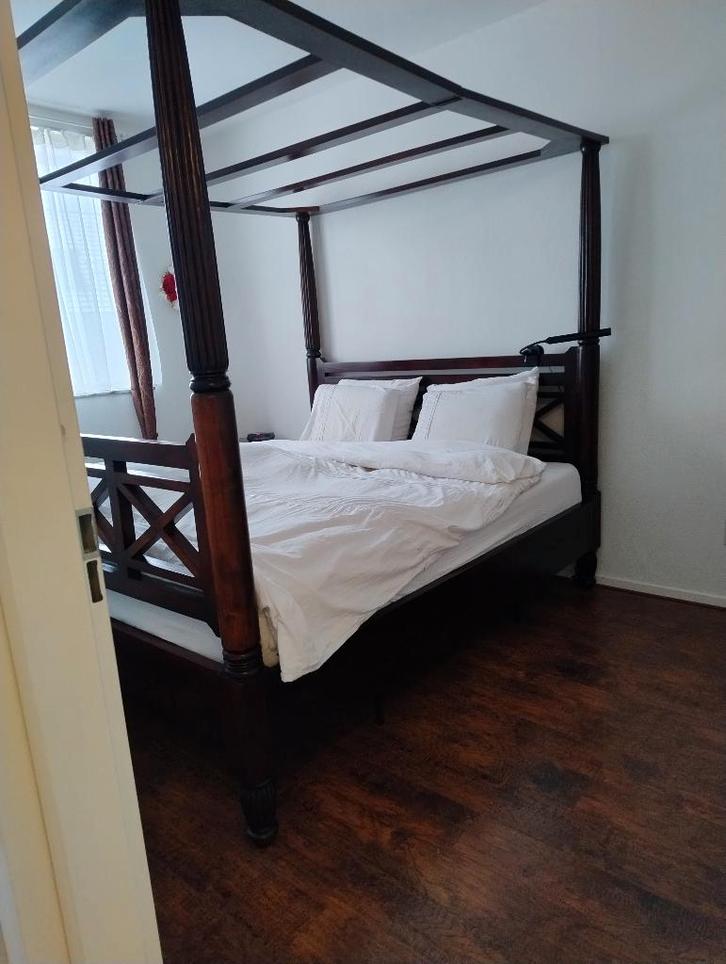 Massief hemelbed 180x200, Huis en Inrichting, Slaapkamer | Bedden, Gebruikt, Tweepersoons, 180 cm, 220 cm, Hout, Bruin, Verstelbaar