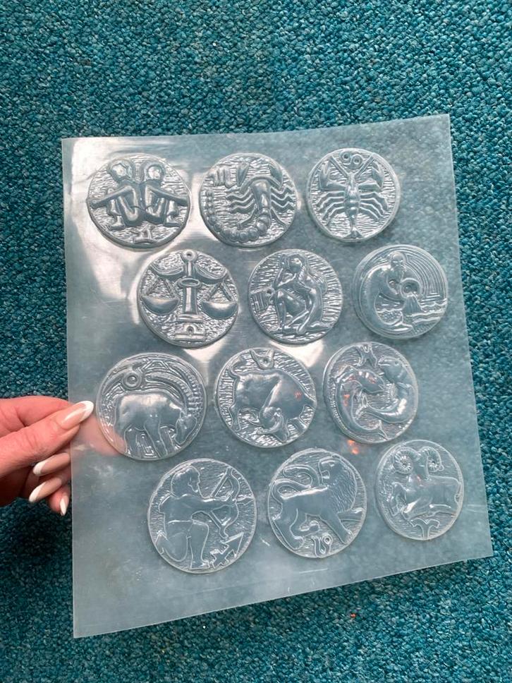 Gipsmal Gietmal van 12 Sterrenbeelden, Hobby en Vrije tijd, Knutselen, Zo goed als nieuw, Materiaal, Ophalen of Verzenden