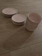 Roze ikea service, borden, kleine bordjes en kommen, Huis en Inrichting, Keuken | Servies, Ophalen of Verzenden, Aardewerk, Overige stijlen