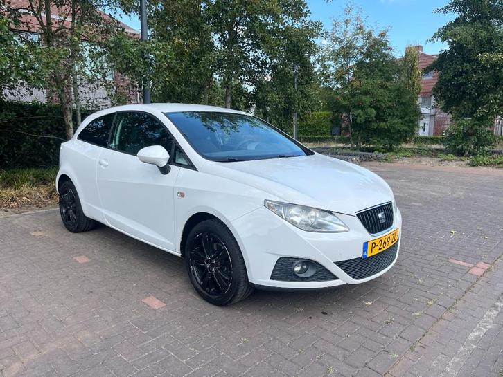 Seat Ibiza 1.4 63KW 3DRS 2010 Wit, Auto's, Seat, Particulier, Ibiza, Benzine, C, Hatchback, Handgeschakeld, Geïmporteerd, Wit
