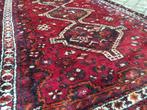 Mooi oud handgeknoopt Perzisch tapijt uit Iran 108-162 cm.
