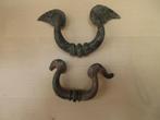 Twee Romeinse bronzen handvaten, Verzenden