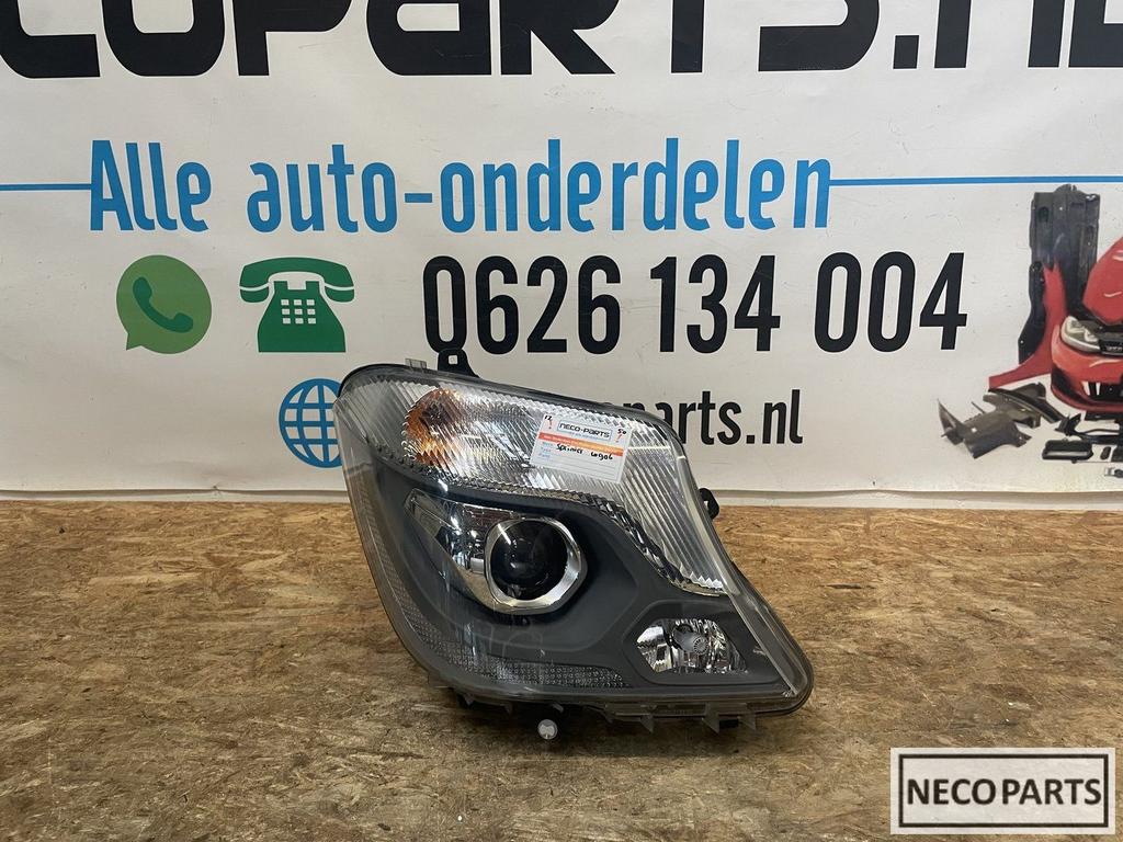 SPRINTER W906 XENON KOPLAMP RECHTS A9068203261 COMPLEET, Ophalen of Verzenden, Gebruikt, Mercedes-Benz