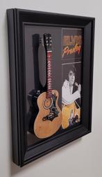 Elvis Presley miniatuur gitaar op lijst wanddeco decoratie, Verzamelen, Muziek, Artiesten en Beroemdheden, Info@deconoord.nl, Deco Noord