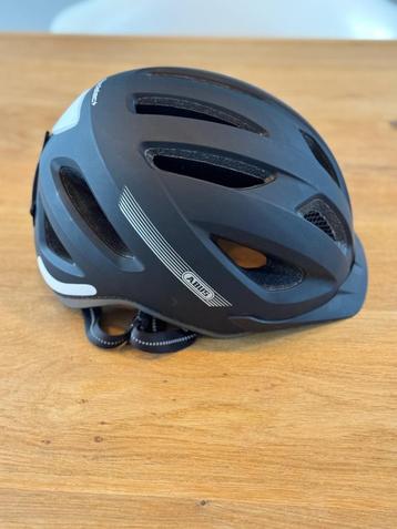 Abus fietshelm met ingebouwd lampje en regenkap 52-57 cm beschikbaar voor biedingen