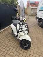 Vespa sprint wit, Fietsen en Brommers, Scooters | Vespa, Ophalen, Zo goed als nieuw, Benzine