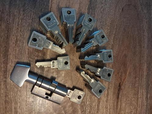 Nemef cilinderslot met 86 passende sleutels, Antiek en Kunst, Curiosa en Brocante, Ophalen of Verzenden