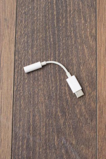 Apple USB-C to 3.5mm AUX adapter beschikbaar voor biedingen