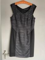 Zwarte jurk met paarse accenten. Maat L/40/12., Ophalen of Verzenden, Gedragen, Maat 38/40 (M), Zwart