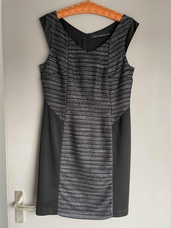 Zwarte jurk met paarse accenten. Maat L/40/12., Kleding | Dames, Jurken, Gedragen, Maat 38/40 (M), Zwart, Ophalen of Verzenden