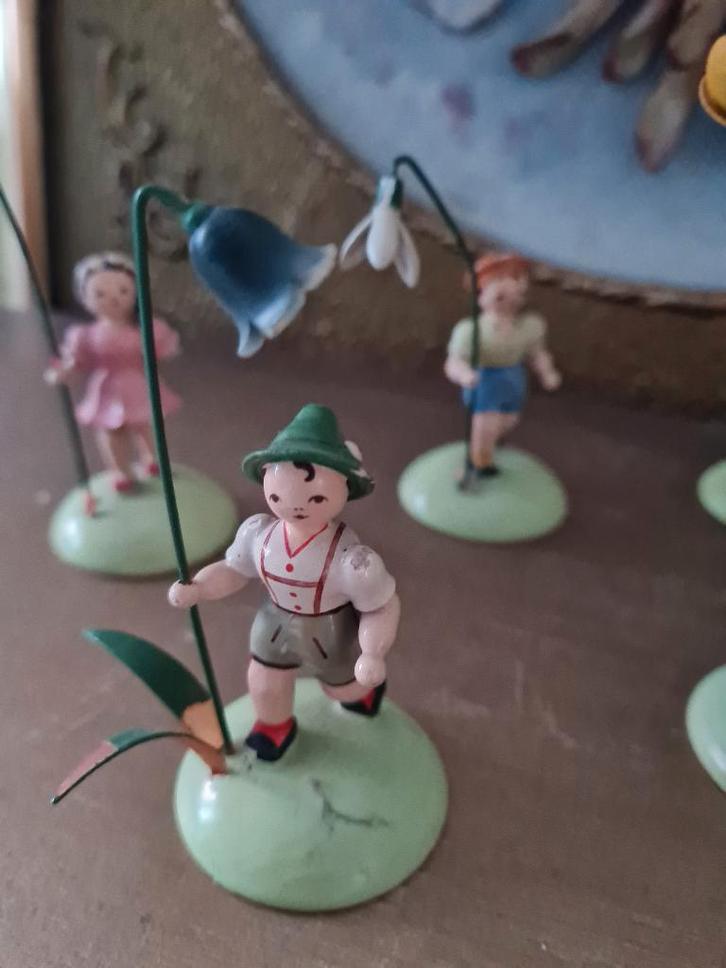 Zeer oud bloemen kindje KWO Ertsgebergte jongetje, Antiek en Kunst, Curiosa en Brocante, Ophalen of Verzenden