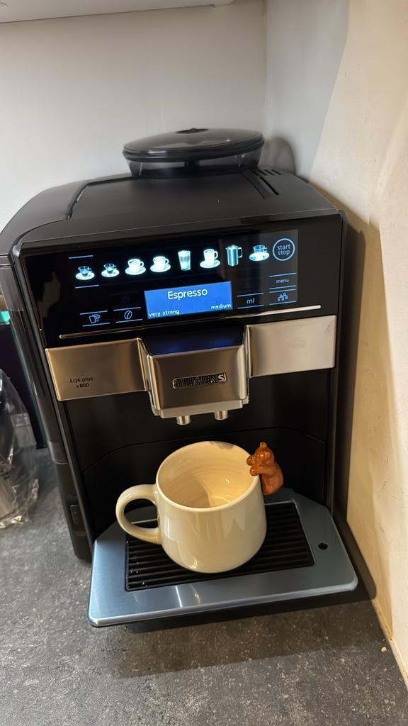 Siemens EQ.6 plus s800 Espresso Machine, Witgoed en Apparatuur, Koffiezetapparaten, Gebruikt, Koffiebonen, Espresso apparaat, 2 tot 4 kopjes