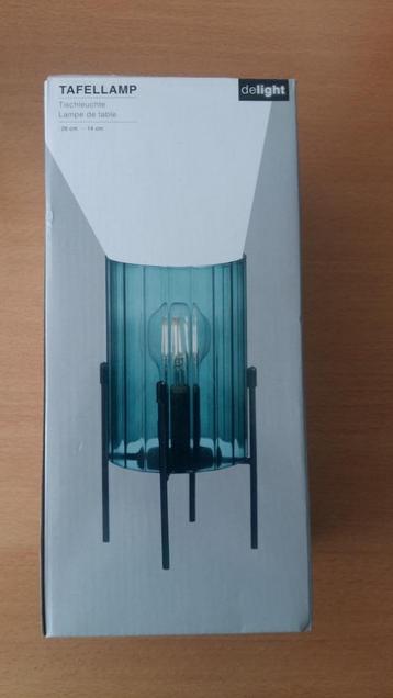 Tafellamp van sfeervol zeegroen glas met zwart metalen frame beschikbaar voor biedingen