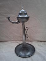 Een Antiek Tinnen Olie -Tafellamp, ook wel Snotneus genoemd., Ophalen