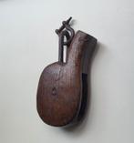 Oude houten katrol met ijzeren schijf, Antiek en Kunst, Antiek | Gereedschap en Instrumenten, Ophalen of Verzenden