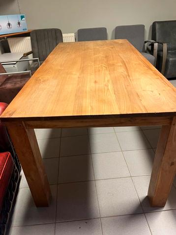 Teak houten eettafel beschikbaar voor biedingen
