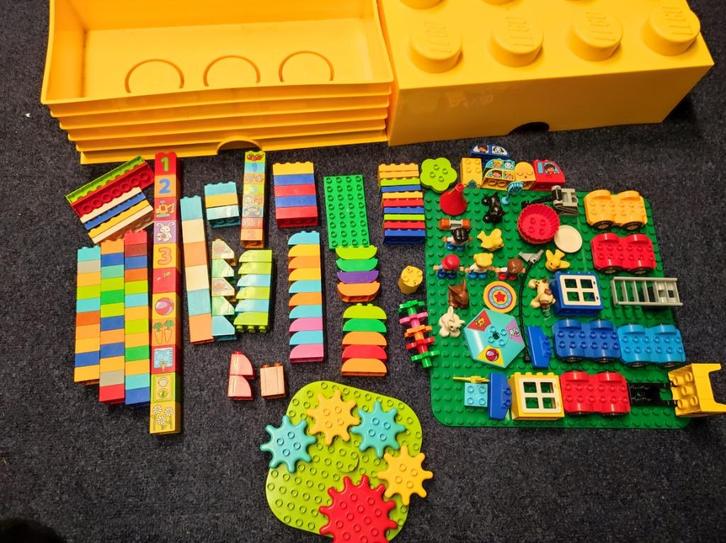 Flinke set Lego Duplo blokken in Lego opbergbox, Kinderen en Baby's, Speelgoed | Duplo en Lego, Zo goed als nieuw, Duplo, Verzenden