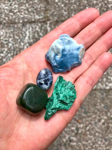MINERALEN SET (fluweel) Malachiet ~ Sodaliet ~ Owyhee beschikbaar voor biedingen