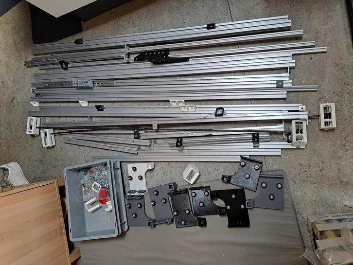 Partij aluminium extrusie profielen 30x30 en 20x20 150cm, Doe-het-zelf en Verbouw, IJzerwaren en Bevestigingsmiddelen, Zo goed als nieuw