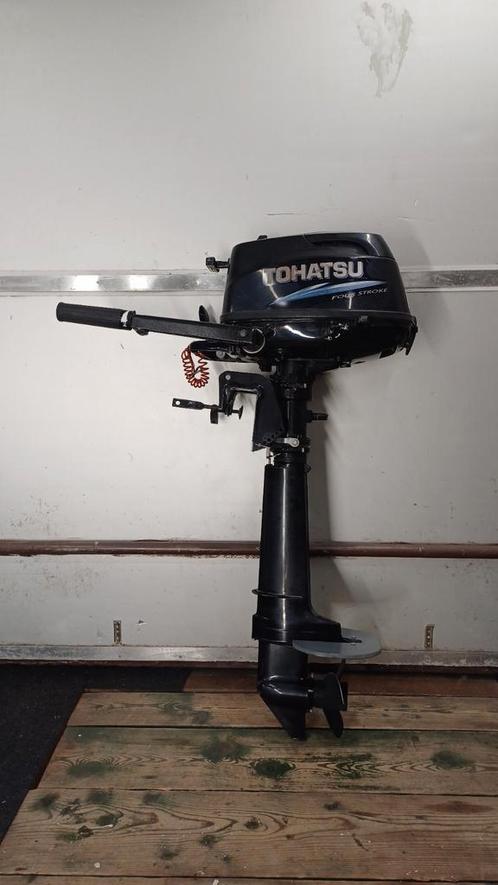 Tohatsu 4pk buitenboordmotor 4 takt langstaart, interne tank, Watersport en Boten, Buiten- en Binnenboordmotoren, Zo goed als nieuw