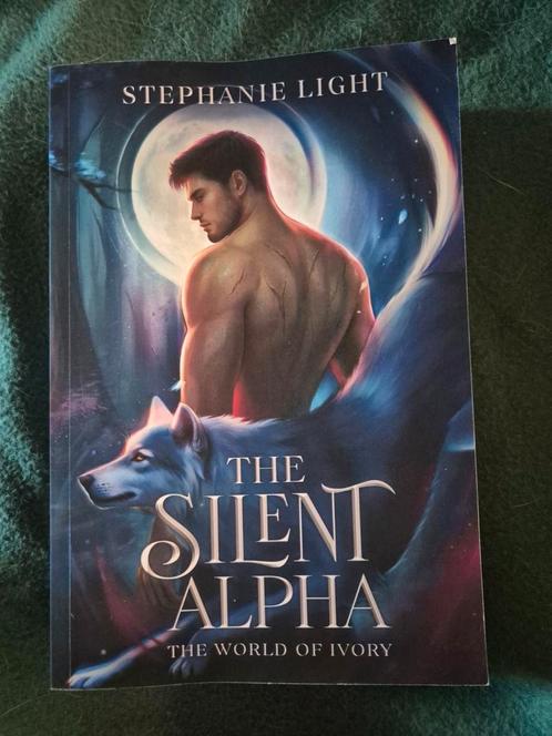 The Silent Alpha. Stephanie Light. The world of ivory, Boeken, Fantasy, Zo goed als nieuw, Ophalen of Verzenden