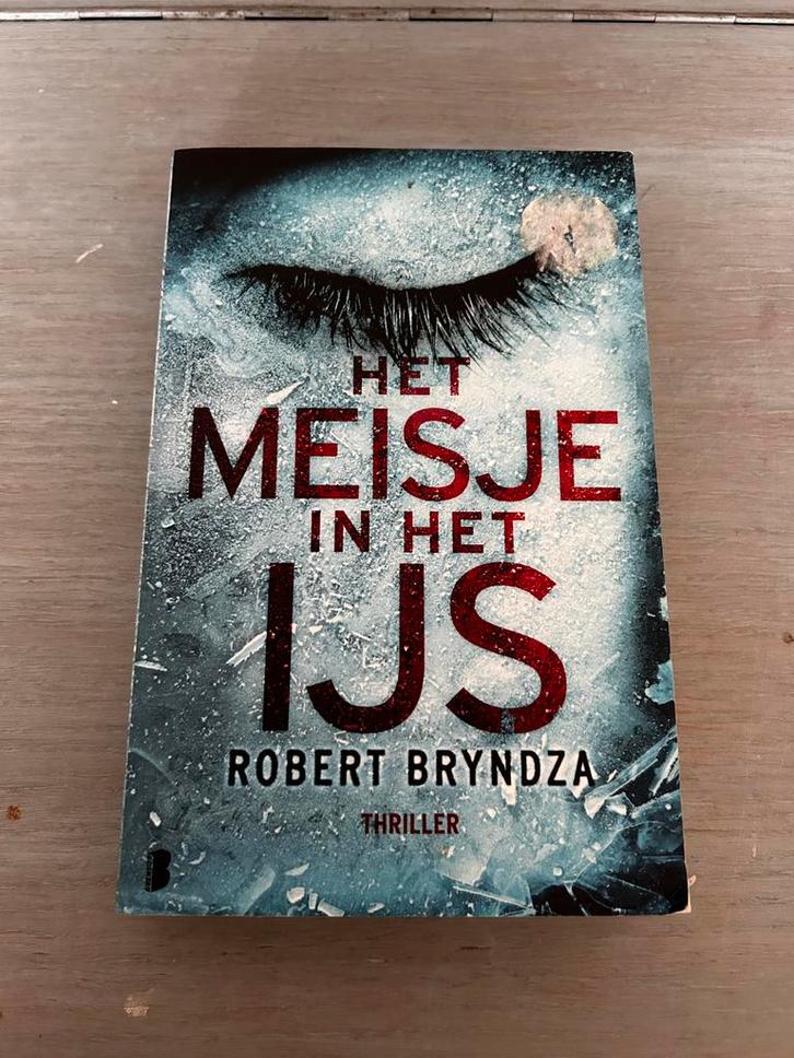 Boek: Het meisje in het ijs. Auteur: Robert Bryndza., Boeken, Thrillers, Gelezen, Scandinavië, Verzenden
