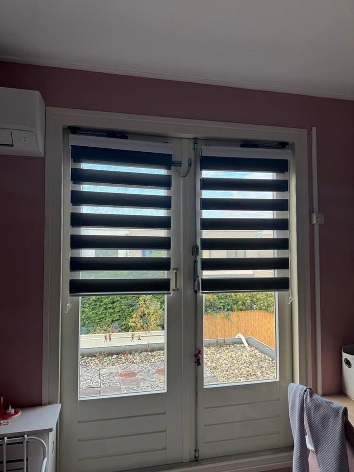 Duo rolgordijn wit met antraciet grijs 2x, Huis en Inrichting, Stoffering | Gordijnen en Lamellen, Zo goed als nieuw, 200 cm of meer