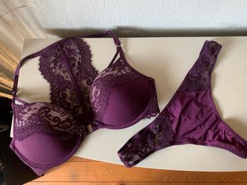 Hunkemoller lingeriesetje, rode kool kleur, als nieuw! beschikbaar voor biedingen