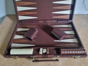 Backgammon in luxe koffer beschikbaar voor biedingen