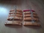 Houten baby kledinghangers 46 stuks, Ophalen of Verzenden, Zo goed als nieuw, Jongetje of Meisje