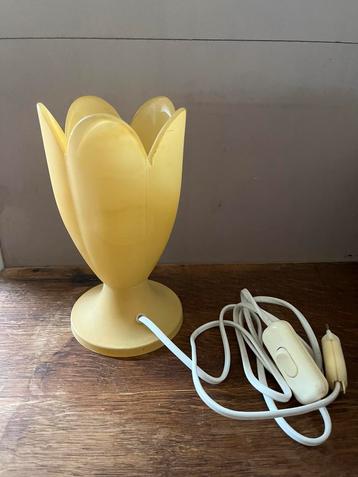 Gele Tulp lampvan van “van de Heg”.  beschikbaar voor biedingen