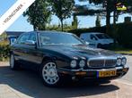 Daimler 4.0 Super Eight V8 LWB 363pk, Klasse Apart| Youngtim, Stof, Zwart, Metallic lak, Bedrijf