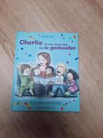 Karlijn Peters - Charlie en een mooie dag bij de gastouder, Boeken, Karlijn Peters, Ophalen of Verzenden, Zo goed als nieuw