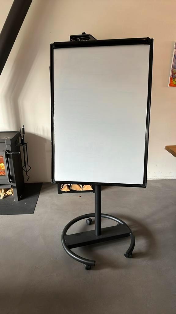 Mobiele (verrijdbare) flipover met magnetisch whiteboard, Huis en Inrichting, Woonaccessoires | Memoborden, Zo goed als nieuw