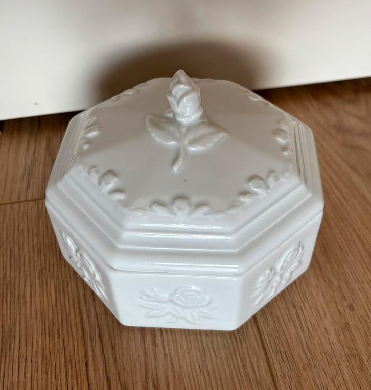 Porseleinen bonbon/koekjes doos. Lindt&Sprüngli, Antiek en Kunst, Antiek | Porselein, Ophalen