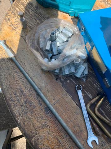 GEZOCHT :  16 MM DRAADEINDEN Mini 30 cm lang beschikbaar voor biedingen