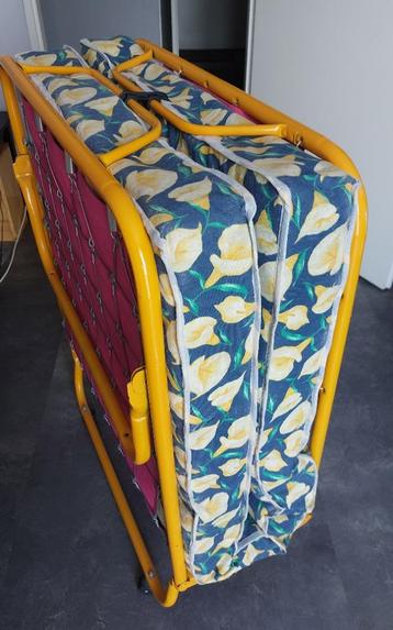 Logeerbed/Campingbed, op wieltjes inklapbaar, als nieuw  beschikbaar voor biedingen