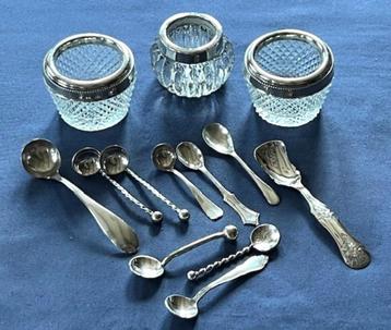 LEPELTJES; ZOUTLEPELTJES, 3 ZOUTVAATJES RANDEN ZILVER beschikbaar voor biedingen