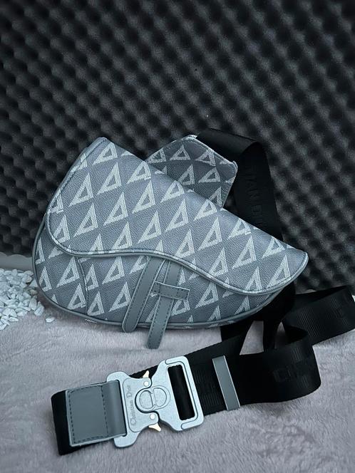 Dior saddle bag, Sieraden, Tassen en Uiterlijk, Tassen | Schoudertassen, Nieuw, Zwart, Verzenden